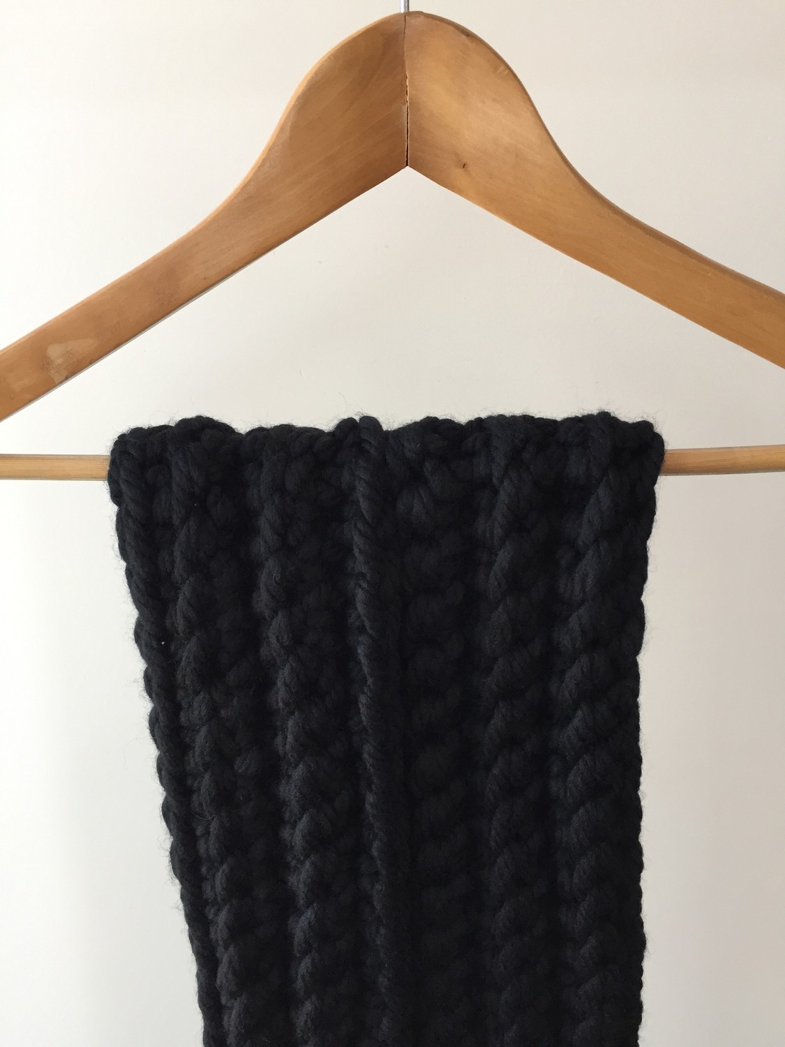 Mora Knit Atkı El Örgüsü % 100 Saf Yün Siyah Atkı
