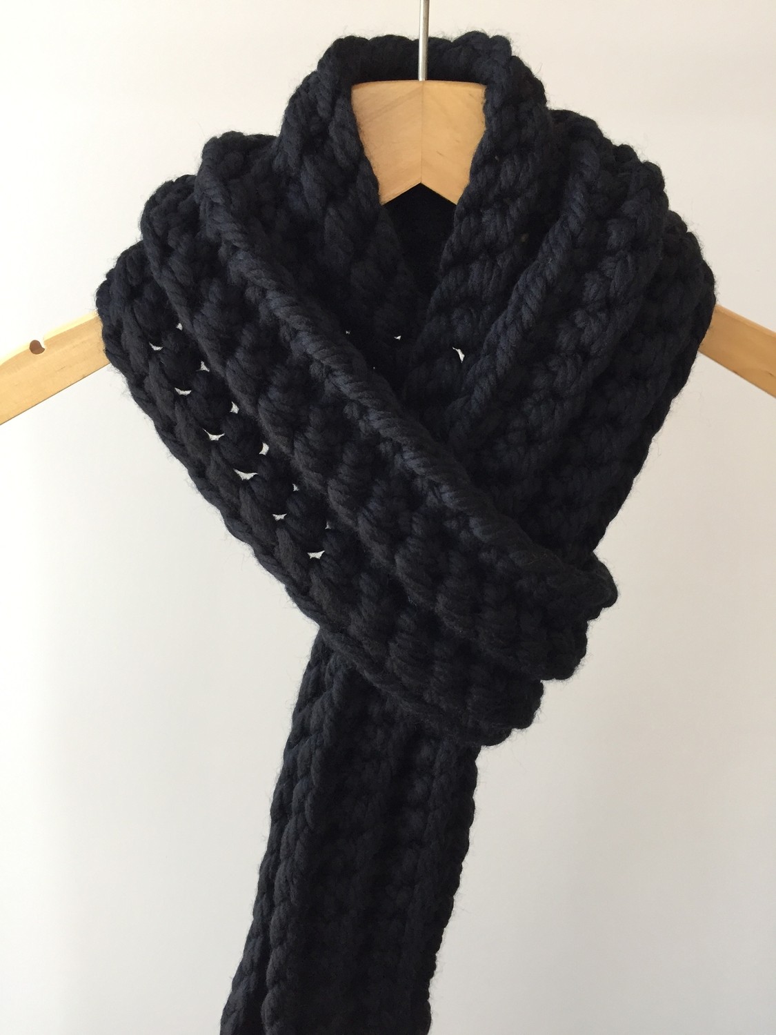 Mora Knit Atkı El Örgüsü % 100 Saf Yün Siyah Atkı görsel 2