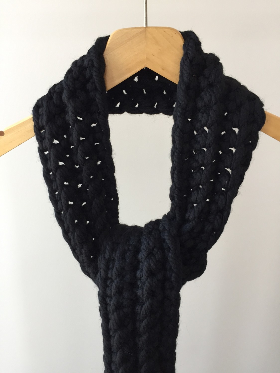 Mora Knit Atkı El Örgüsü % 100 Saf Yün Siyah Atkı görsel 4
