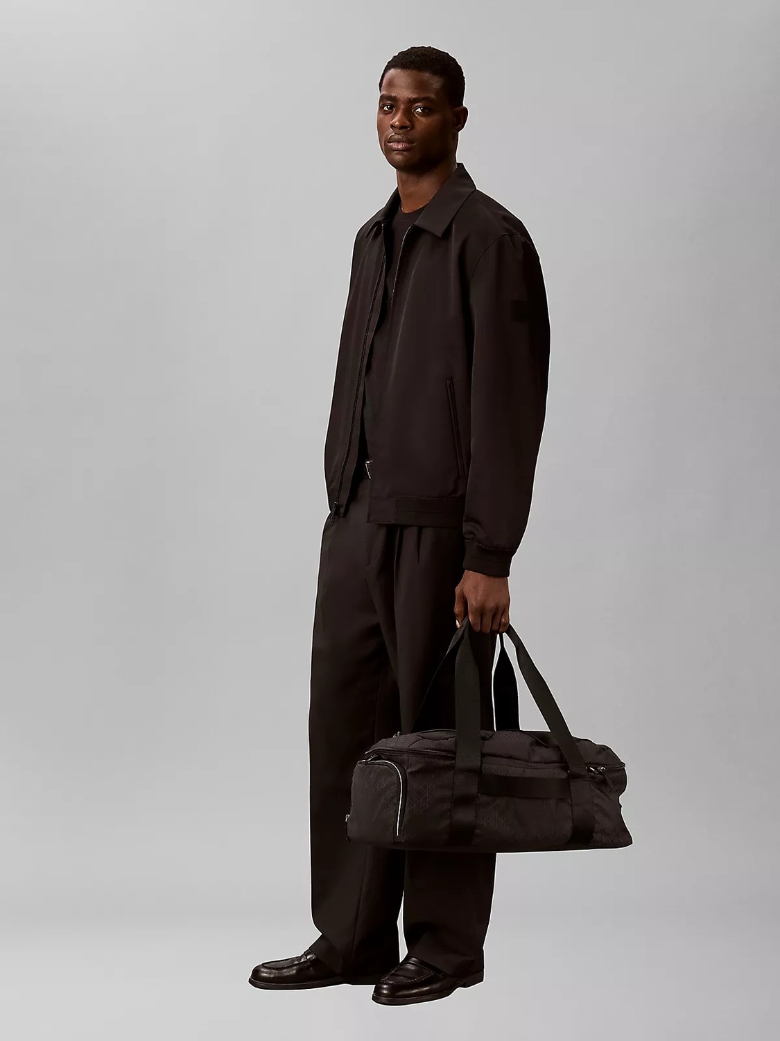 Calvin Klein Erkek Logo Baskılı Fermuar Bölmeli Geniş Iç Hacimli Siyah Seyahat Çantası LV04D3385G-UB1 görsel 2