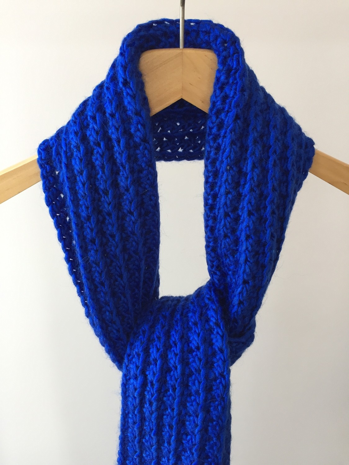 Mora Knit Atkı El Örgüsü Yünlü Parlak Saks Mavisi Atkı