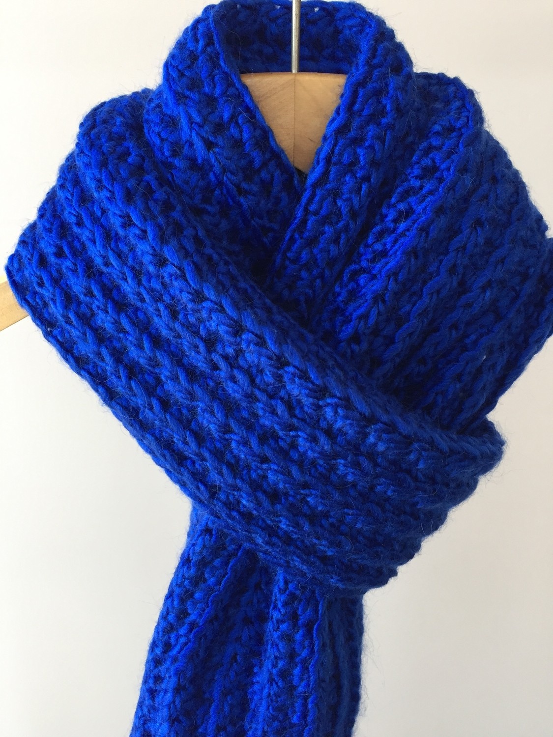 Mora Knit Atkı El Örgüsü Yünlü Parlak Saks Mavisi Atkı görsel 4