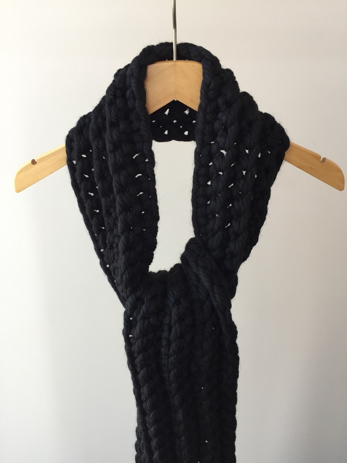 Mora Knit Atkı El Örgüsü %100 Saf Yün Siyah Kalın Atkı