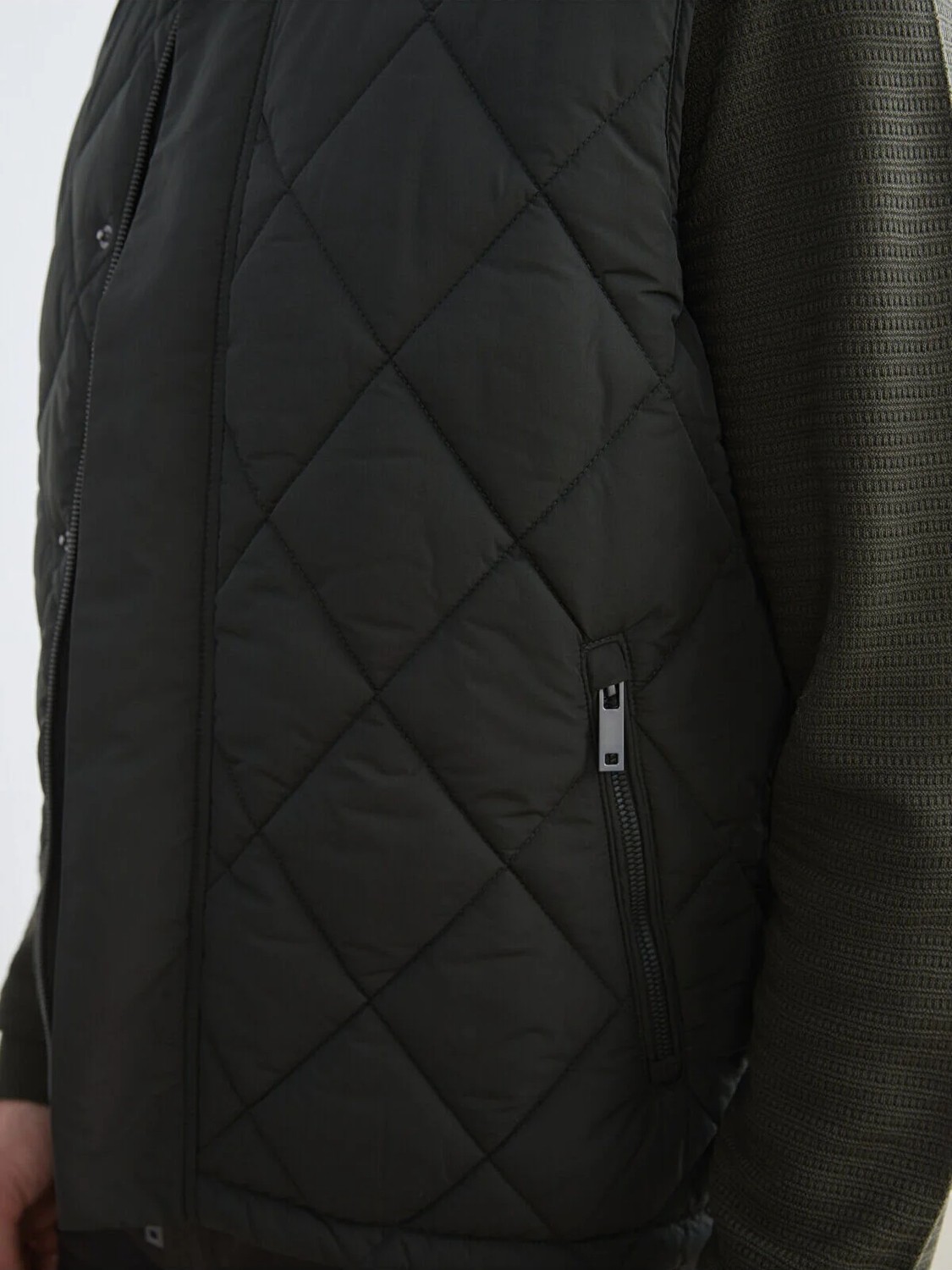 LC Waikiki Southblue Haki Standart Kalıp Dik Yaka Erkek Şişme Yelek görsel 3