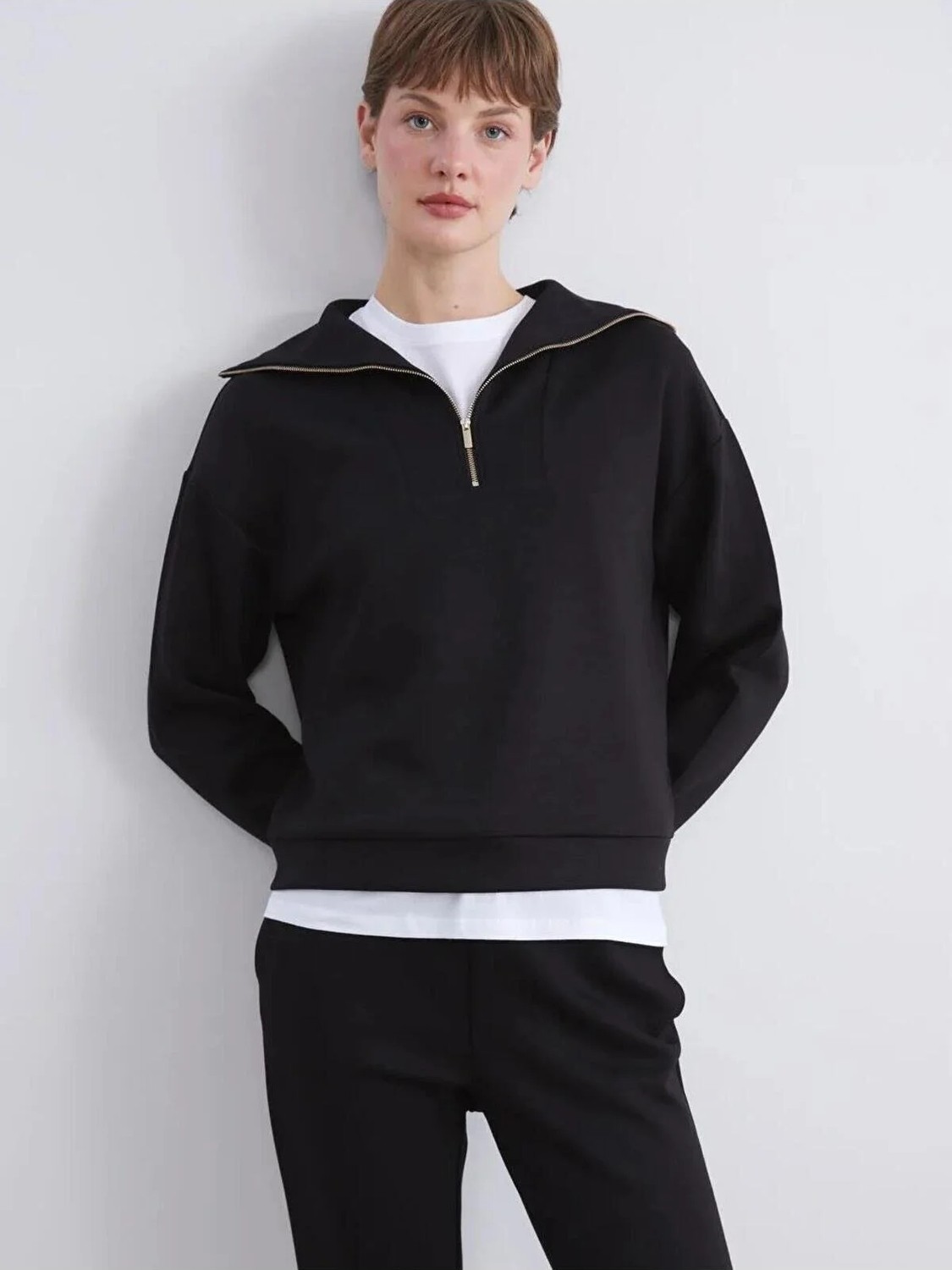 LC Waikiki Lcw Vision Siyah Dik Yaka Kadın Sweatshirt