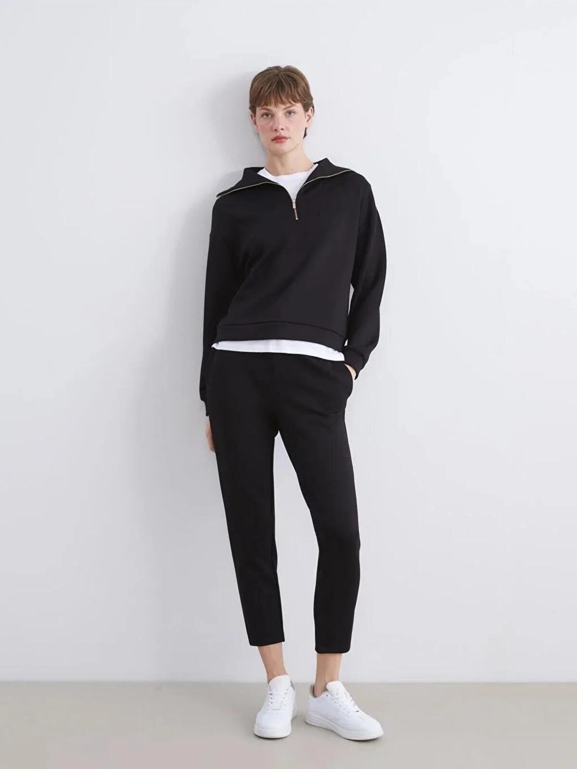 LC Waikiki Lcw Vision Siyah Dik Yaka Kadın Sweatshirt görsel 2