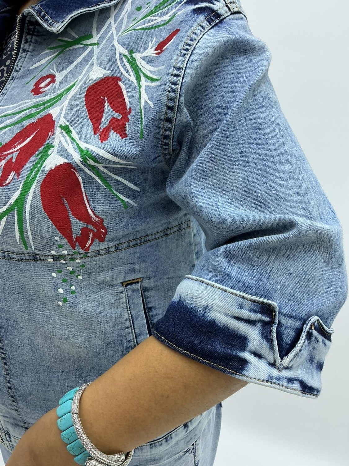 Trieste Wear Büyük Beden Fermuarlı Lale Desenli Yıkamalı Denim Kapri Kol Kadın Ceket görsel 3
