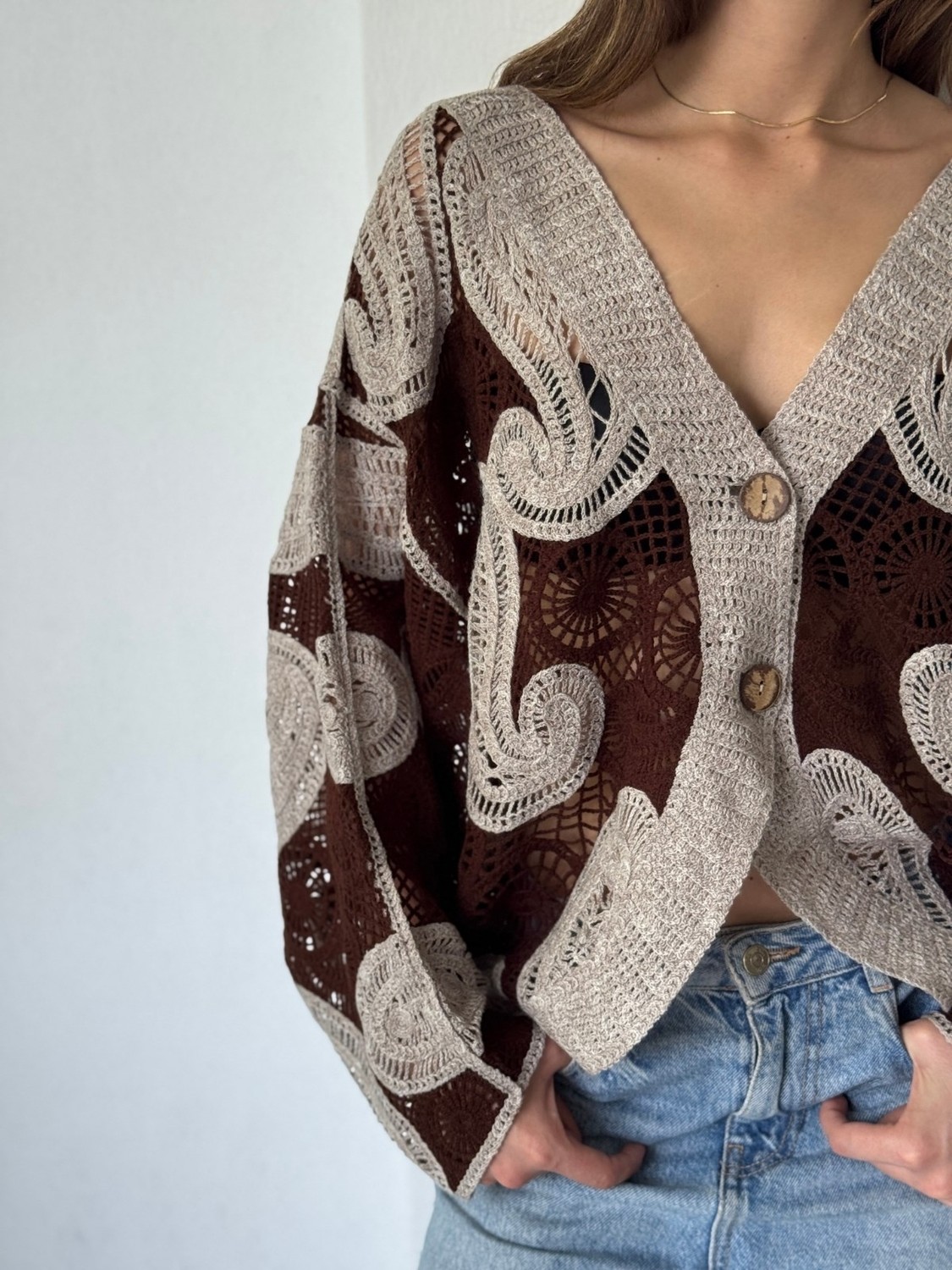 Retrobird Nell Şal Motifli Düğmeli Kroşe Hırka Kadın Krem - Kahve görsel 6