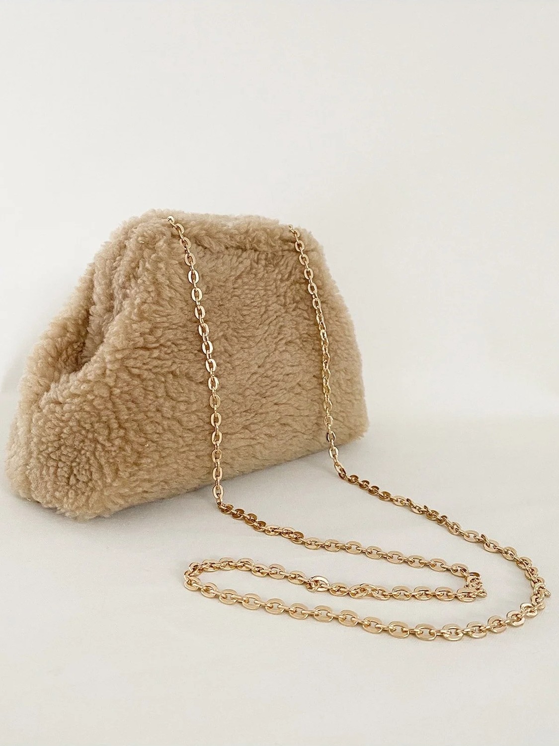 Heybes Kadın Zincirli Kahve Teddy Peluş Clutch El Çantası görsel 3