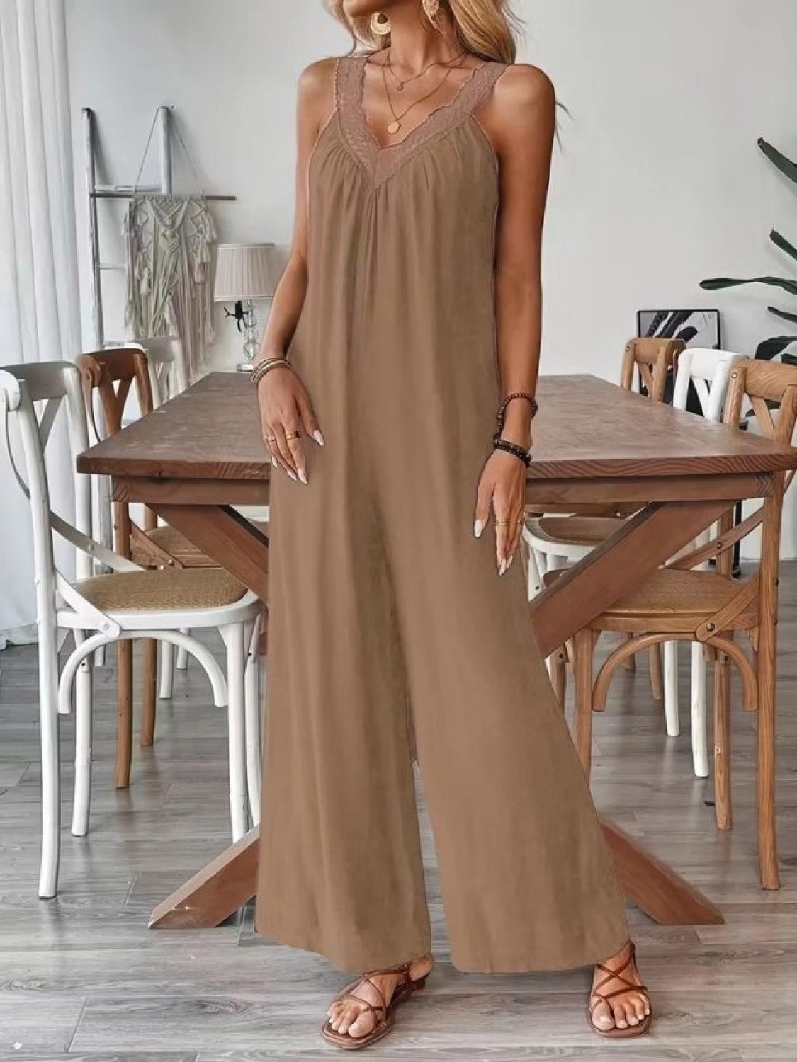 Pileli Store Kadın Akılı V Dantel Yakalı Geniş Kesim Detaylı Viskon Tulum görsel 2
