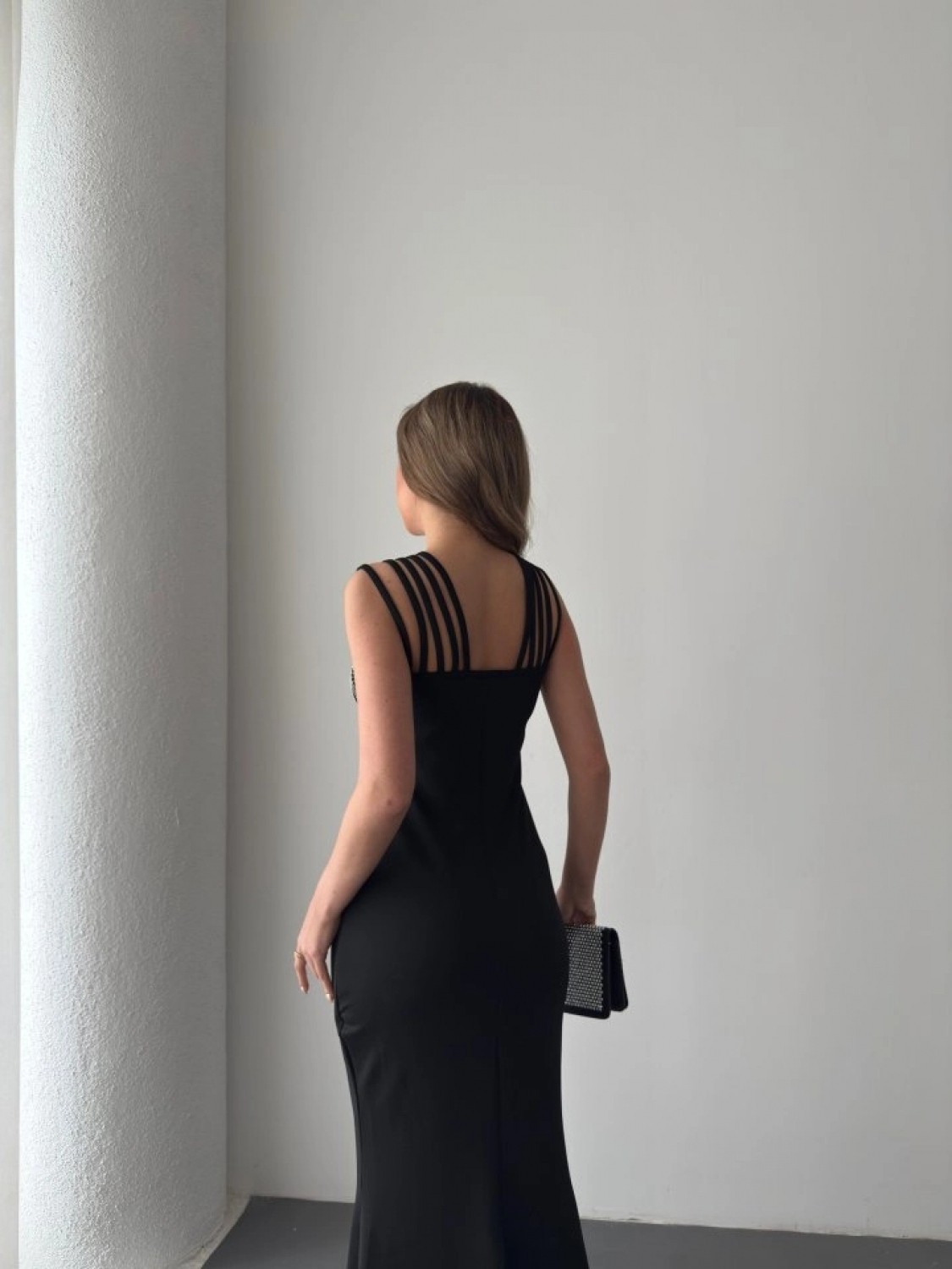 Pileli Store Kadın Omuz Çoklu Askılı Önü Taş Işlemeli Balık Kesim Janjan Krep Maxi Boy Elbise görsel 3