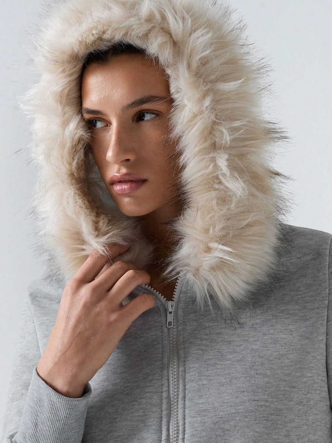 Afri Kadın Siyah Fermuarlı Kapüşonlu Sweatshirt, Kürkü Siyah Kapüşonlu, Cepli, Rahat Kalıp