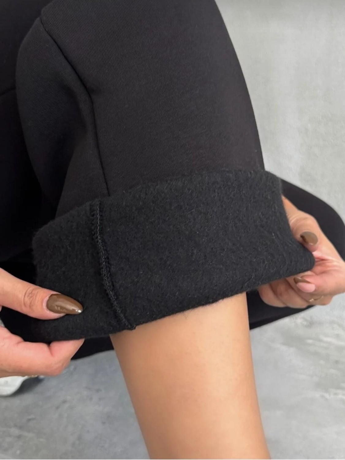 Pengora Kadın Içi Polarlı Beli ve Paçası Lastikli Kordonlu Relaxed Siyah Eşofman Altı görsel 3
