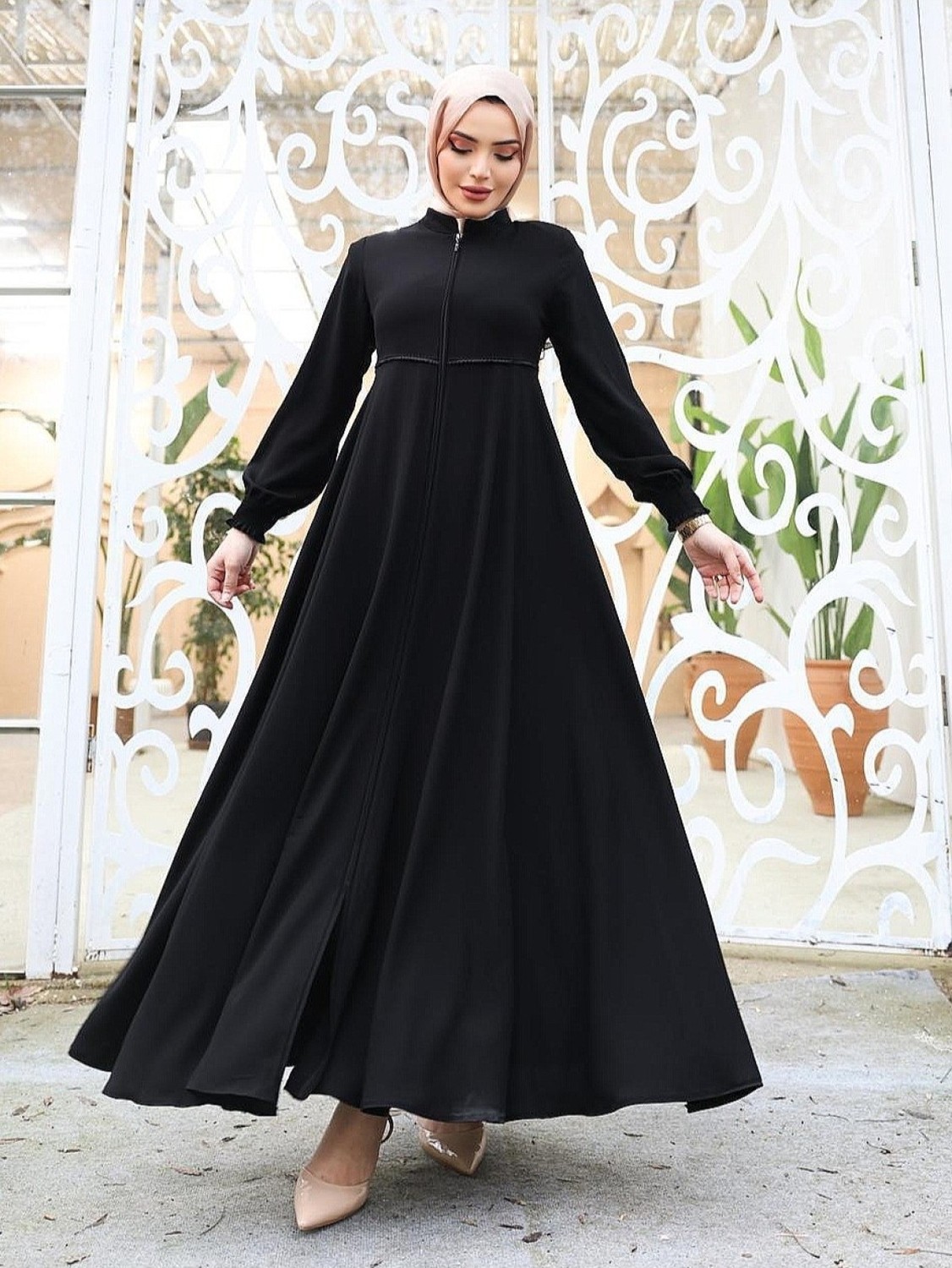 Moda Morfo Beli Fistolu Omuzları Vatkalı Kolu Lastikli Ferace -Siyah görsel 2