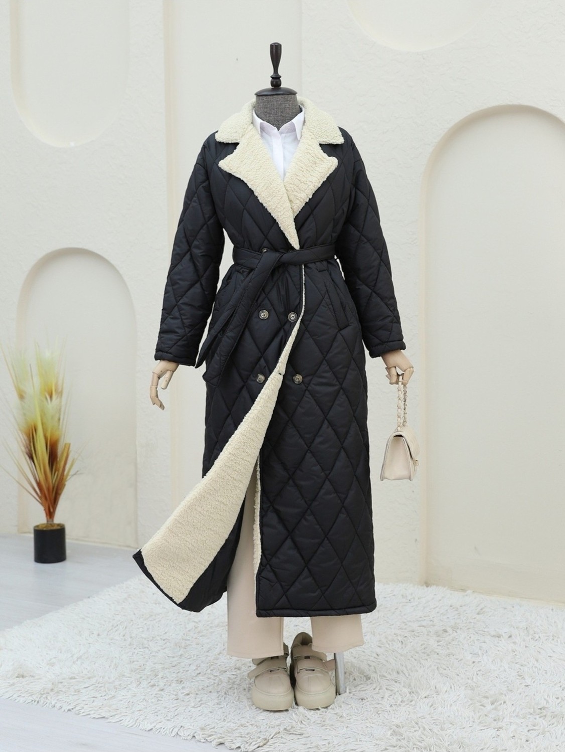 Moda Morfo Önü Düğmeli Yakası Kürklü Astarlı Kapitone Kaban -Siyah
