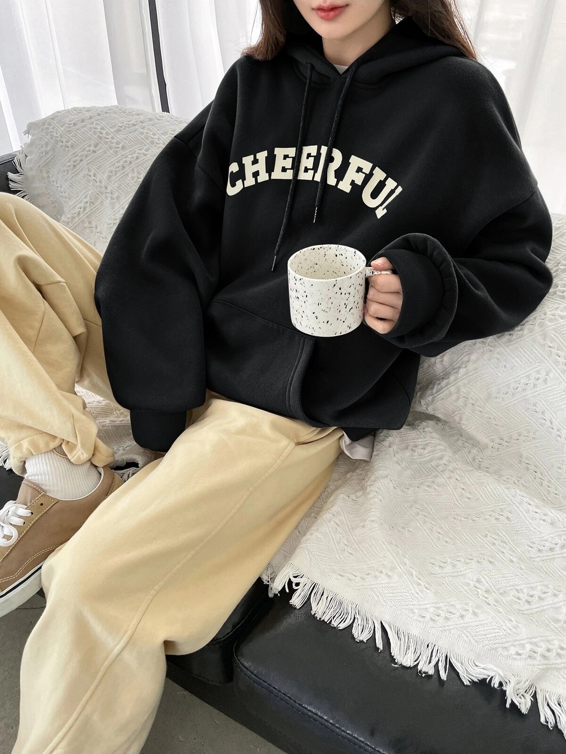 Tarzsokak Coke Serisi Dazy-Less Letter Graphic Kangaroo Pocket Drawstring Hoodie