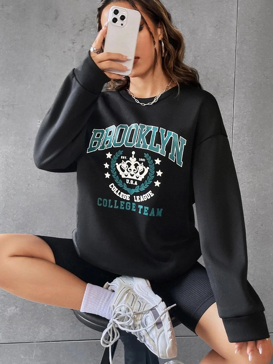 Tarzsokak Kadın Brooklyn Baskılı Oversize Bisiklet Yaka Sweatshirt Siyah görsel 5