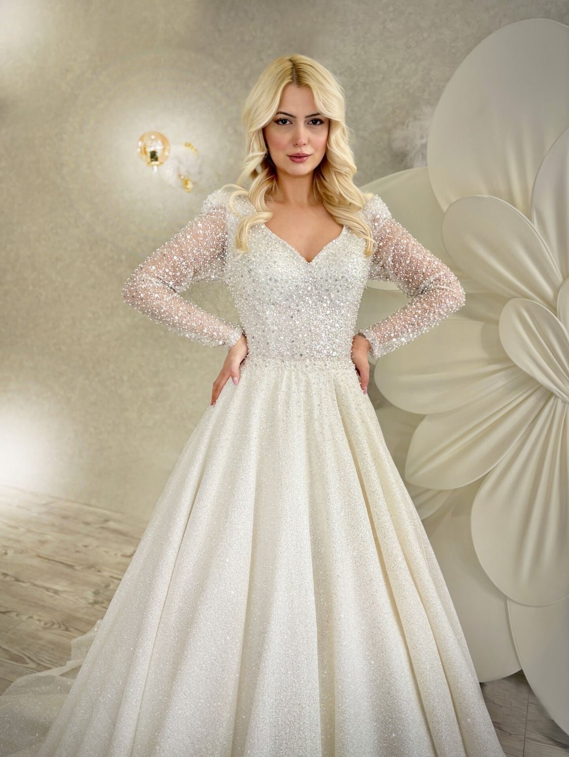 Gold Moda Glory | Işlemeli Işıltılı Kollu Gelinlik görsel 2