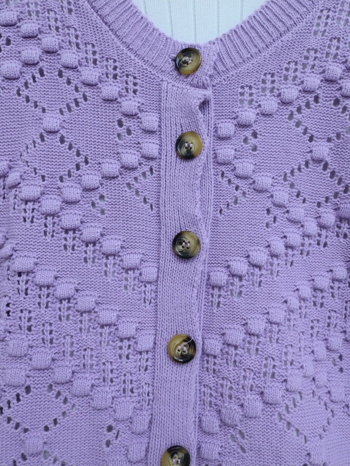 Moda Morfo Ajurlu Kabartmalı Kemik Düğmeli Triko Hırka -Lila görsel 3
