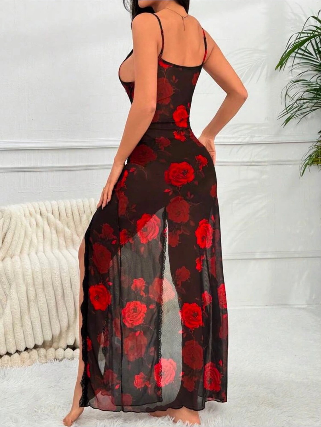 Melonika Kadın Siyah Yırtmaçlı Kırmızı Gül Desenli Fantezi Gecelik Ln görsel 2