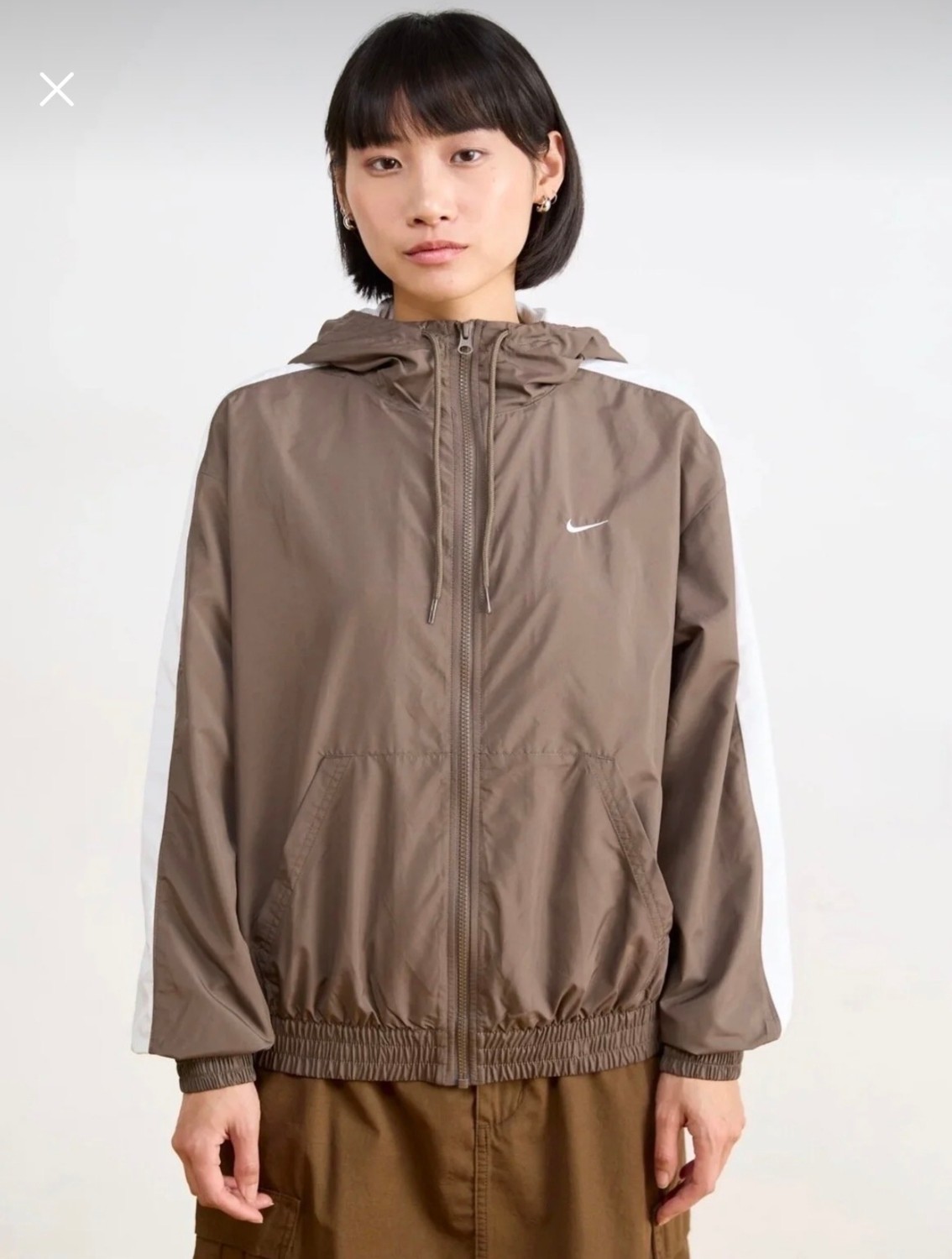 Nike Sportswear Essential Uv Woven Jacket Hd Bol Kalıp Fermuarlı Kahverengi Kadın Yağmurluk FV6298-004 görsel 2