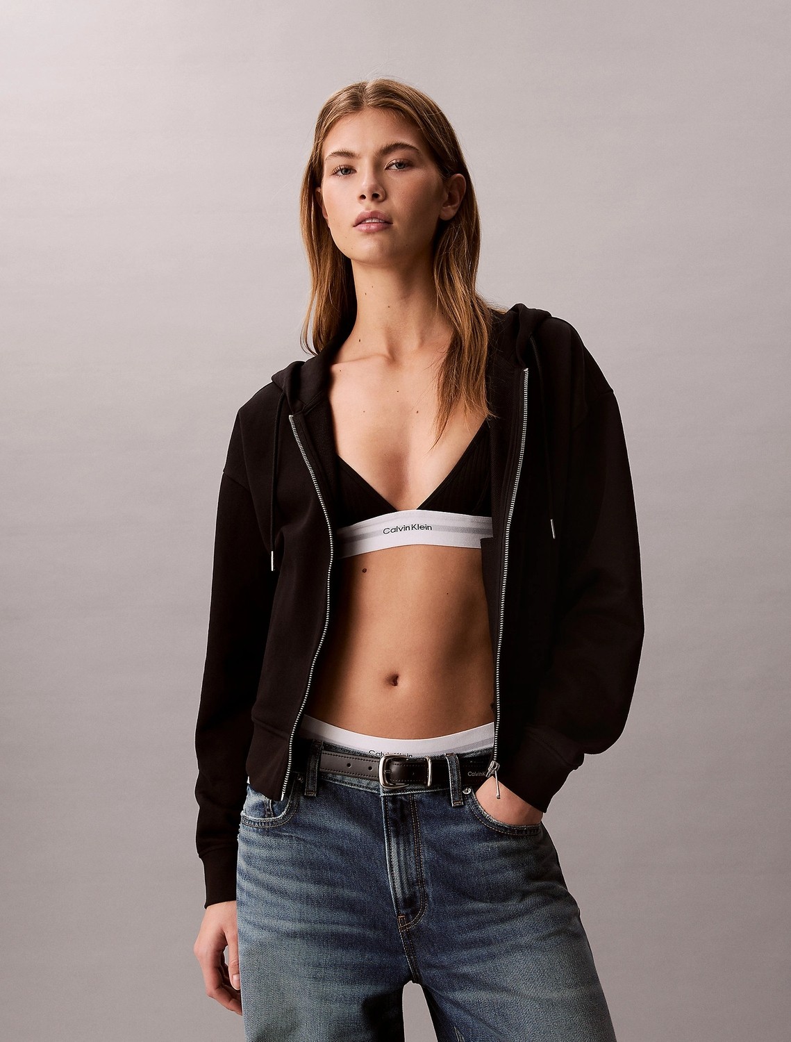 Calvin Klein Uzun Kollu Monogram Havlu Kumaş Kısa Rahat Kesim Kadın Siyah Eşofman Üstü LV047F208G-UB1