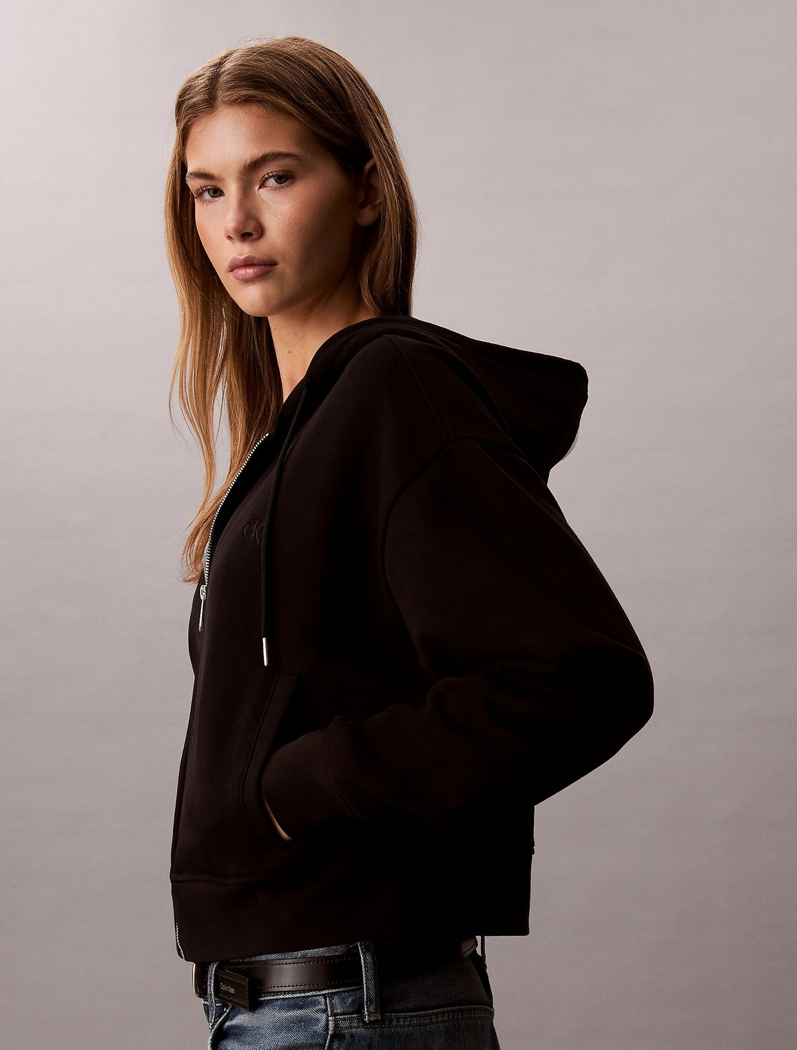 Calvin Klein Uzun Kollu Monogram Havlu Kumaş Kısa Rahat Kesim Kadın Siyah Eşofman Üstü LV047F208G-UB1 görsel 4