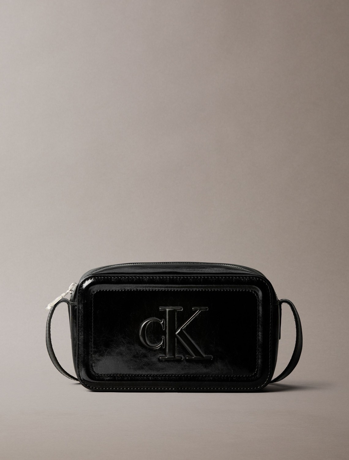 Calvin Klein Kadın Çapraz Çanta Siyah LV04F3331GUB1 Şık Görünüm ve Ergonomik Tasarım