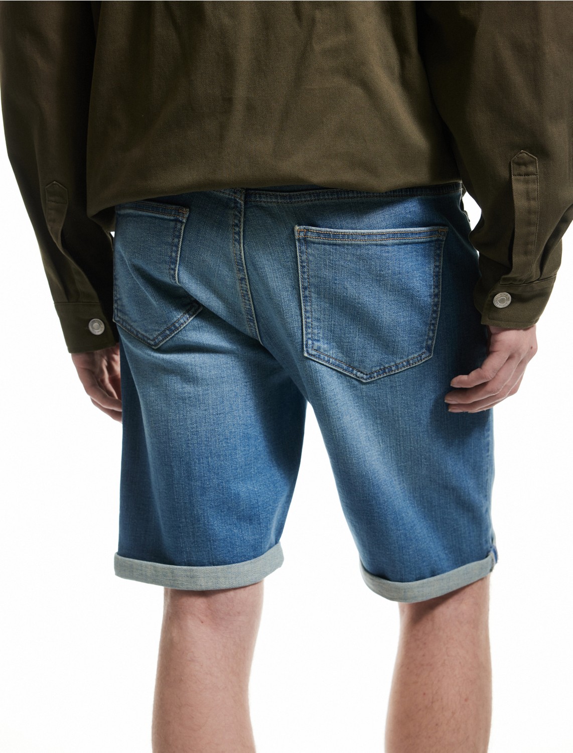 Koton Katlamalı Paça Bermuda Slim Fit Denim Şort görsel 3