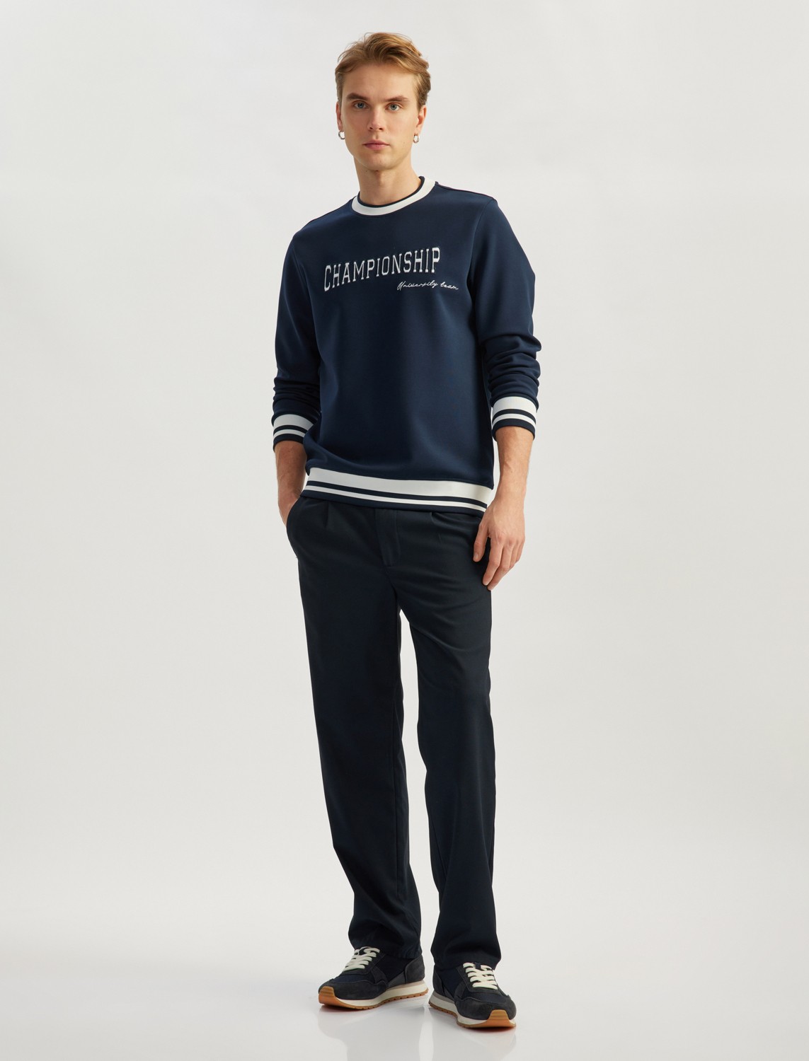 Koton Bisiklet Yaka Pamuk Karışımlı Şerit Detaylı Slogan Baskılı Sweatshirt görsel 6