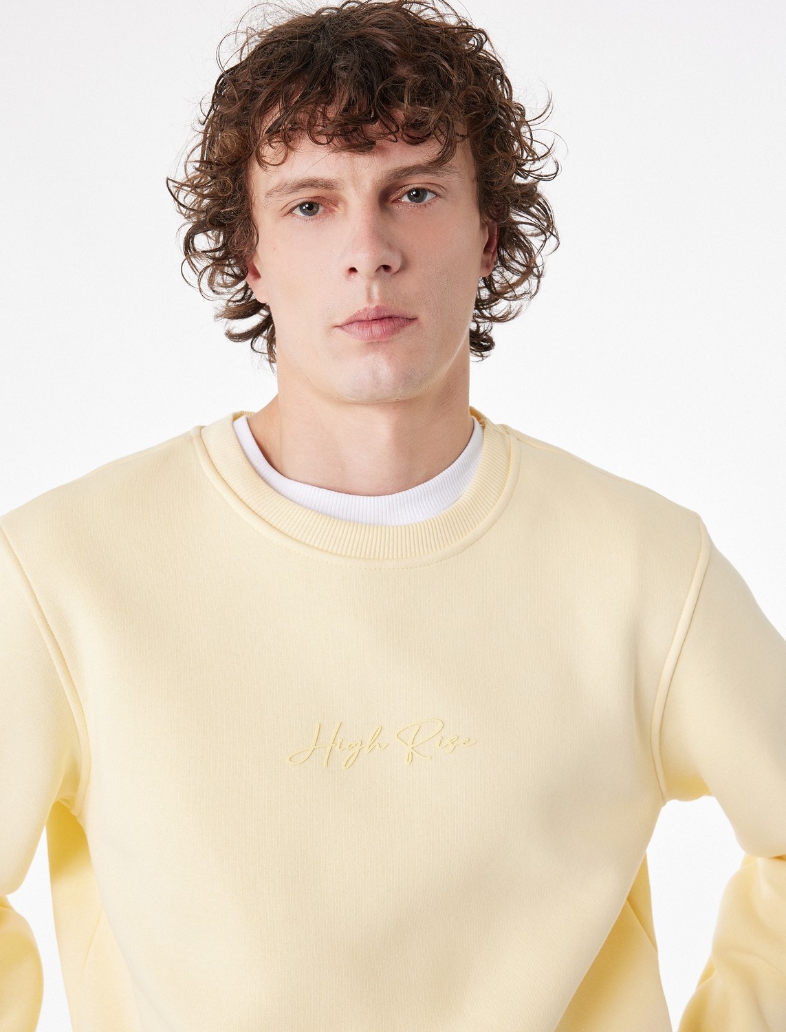 Koton Regular Fit Uzun Kollu Şardonlu Bisiklet Yaka Basic Baskılı Sweatshirt görsel 6