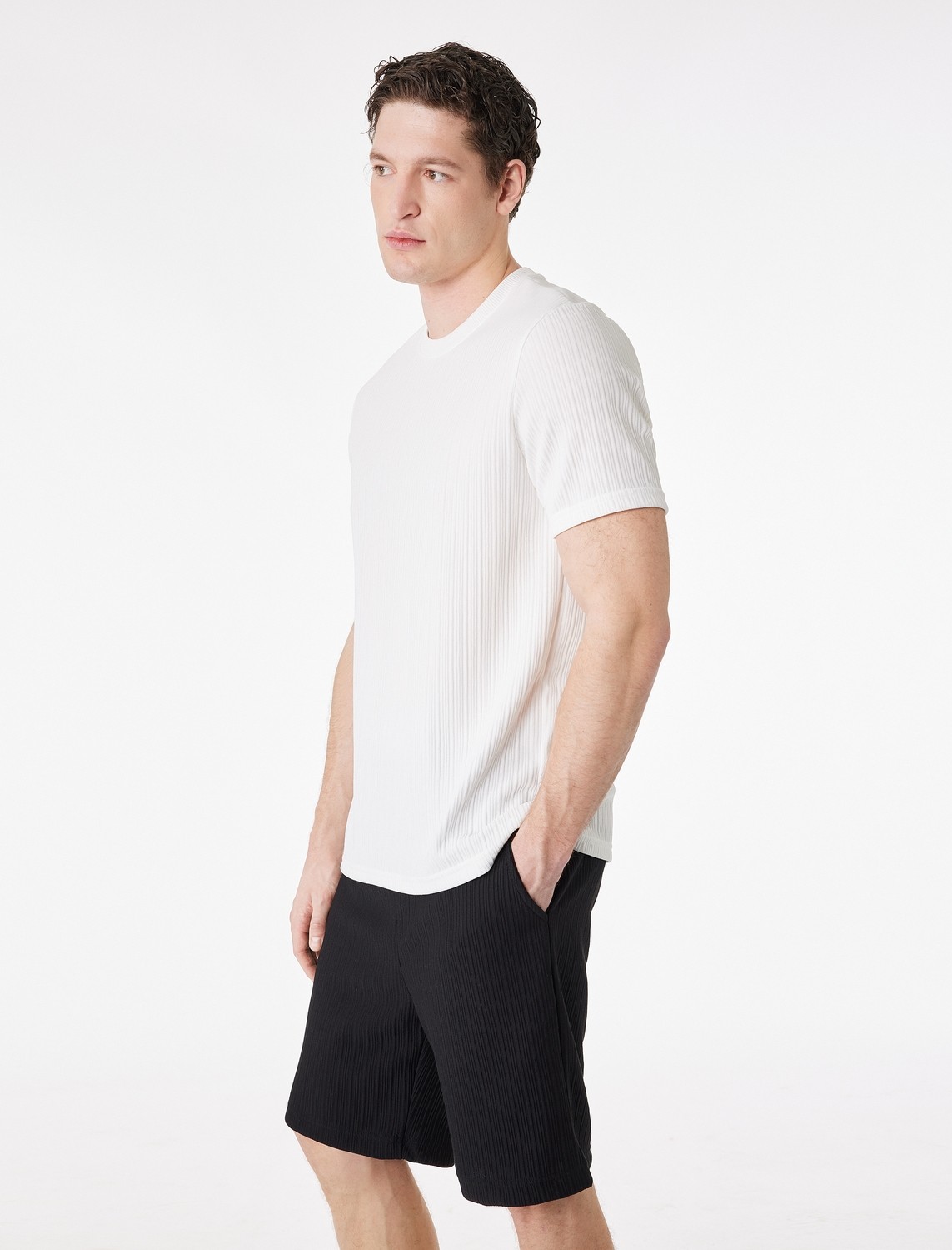 Koton Regular Fit Dokulu Cepli Beli Bağcıklı Şort görsel 2