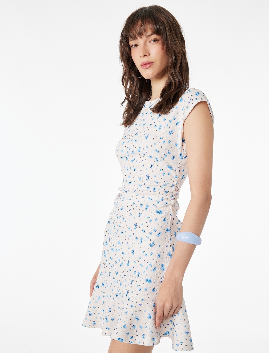 Koton Kolsuz Drapeli Bisiklet Yaka Slim Fit Çiçekli Kloş Mini Elbise görsel 2