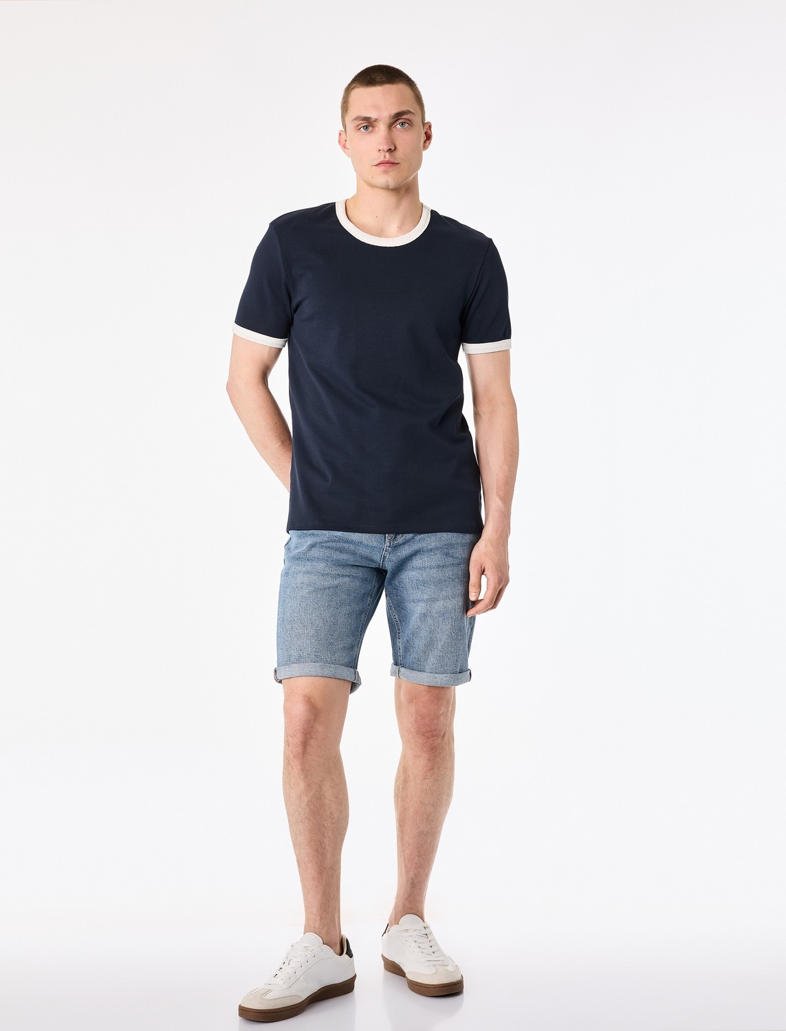 Koton Pamuklu Normal Bel Cepli Slim Fit Jean Şort