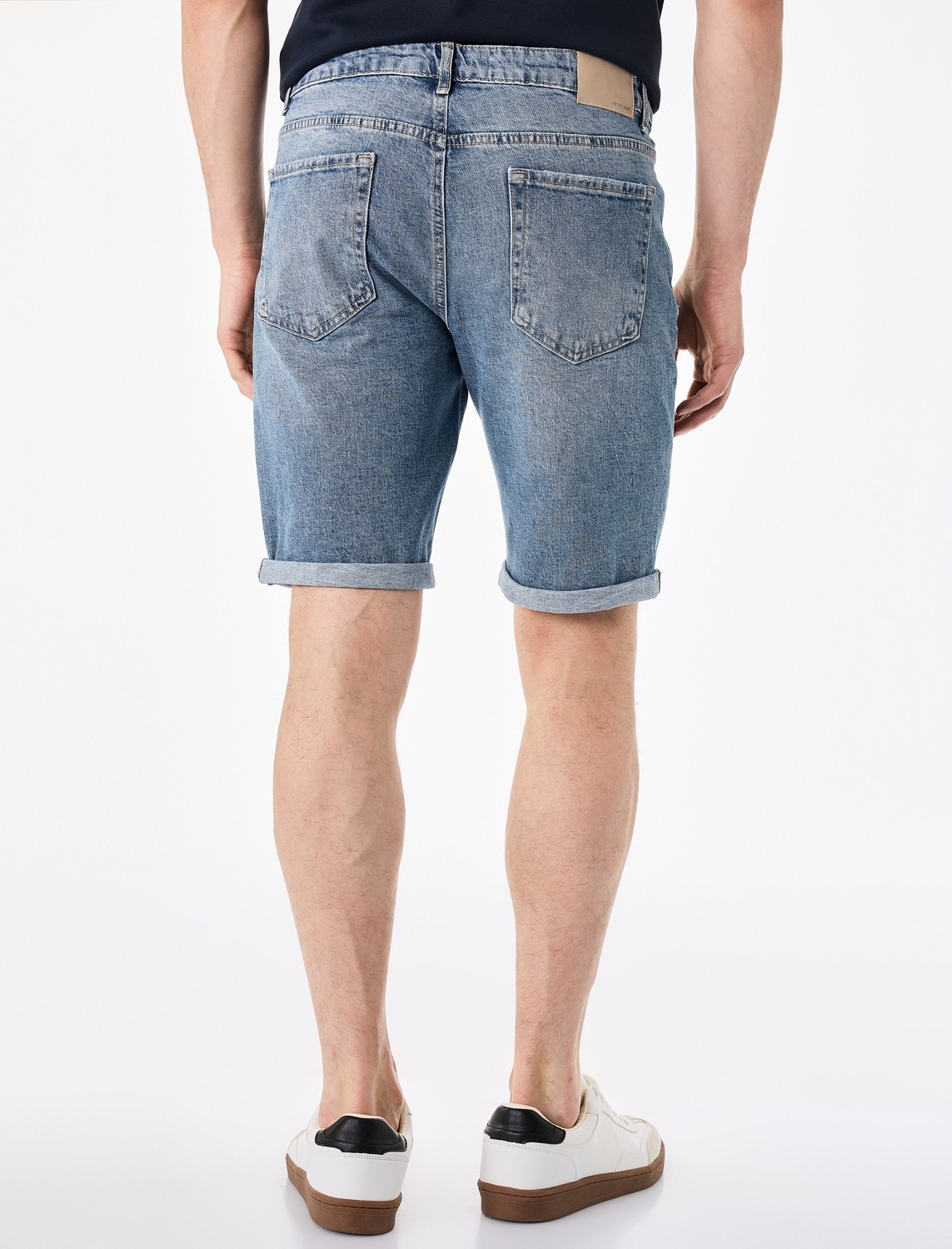Koton Pamuklu Normal Bel Cepli Slim Fit Jean Şort görsel 4