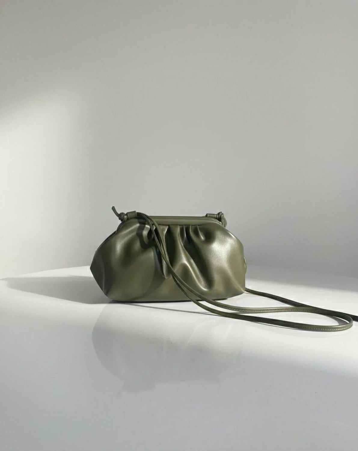 Heybes Kadın Büzgü Tasarım Deri Saplı Clutch El Çantası