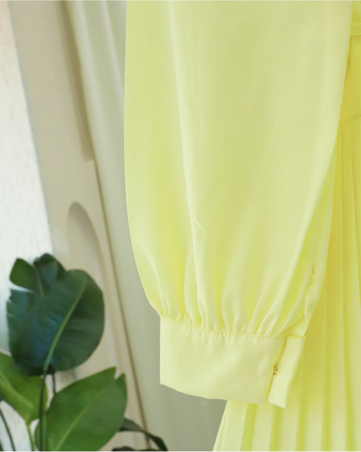 Moda Morfo Yarım Düğmeli Beli Bağlamalı Piliseli Gömlek -Açık Sarı görsel 6