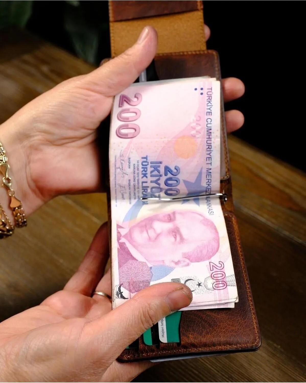 Eonaks İki Katlı Deri Cüzdan ve Kartlık Günlük Kullanım İçin Modern Tasarım görsel 4