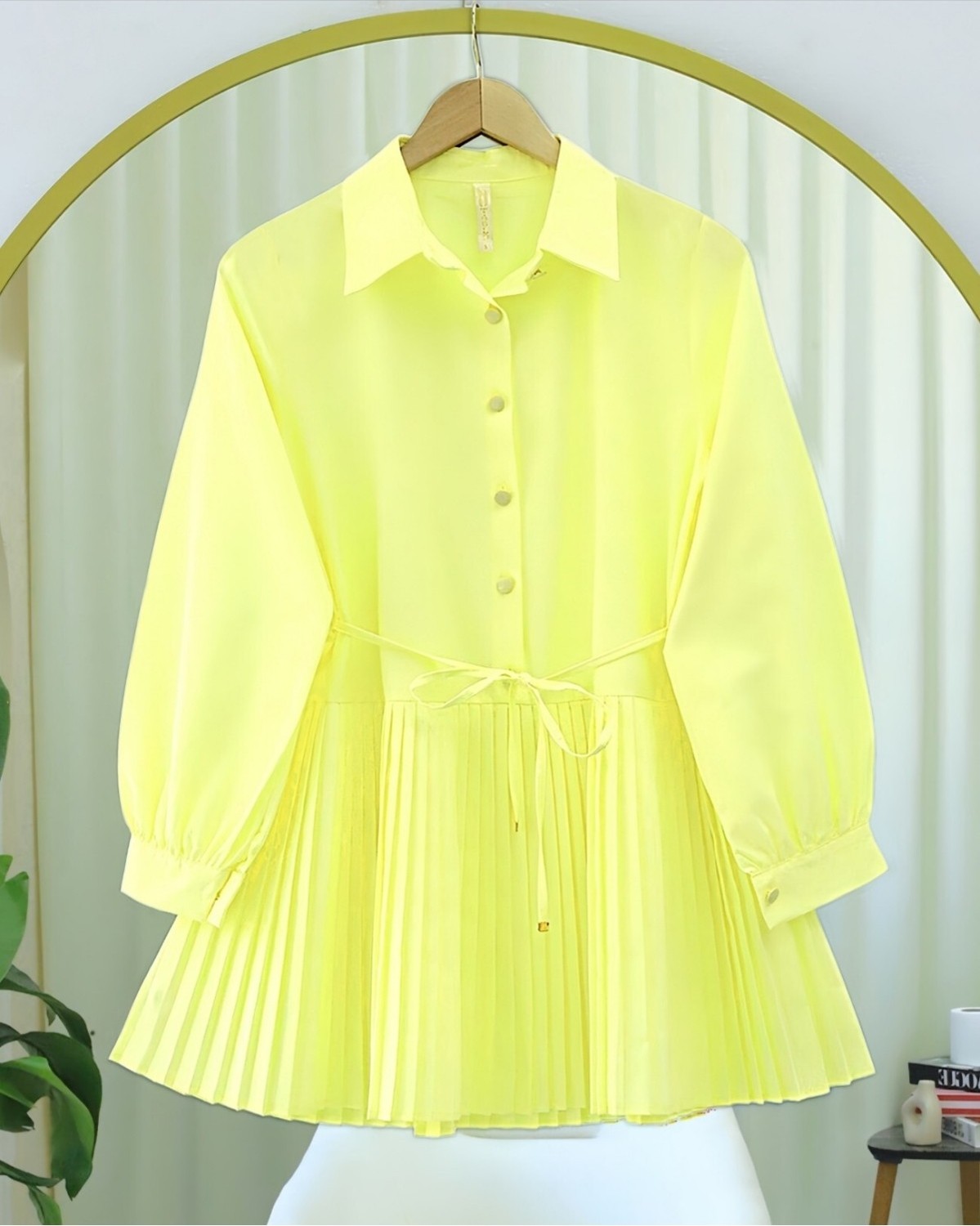 Moda Morfo Yarım Düğmeli Beli Bağlamalı Piliseli Gömlek -Açık Sarı görsel 2