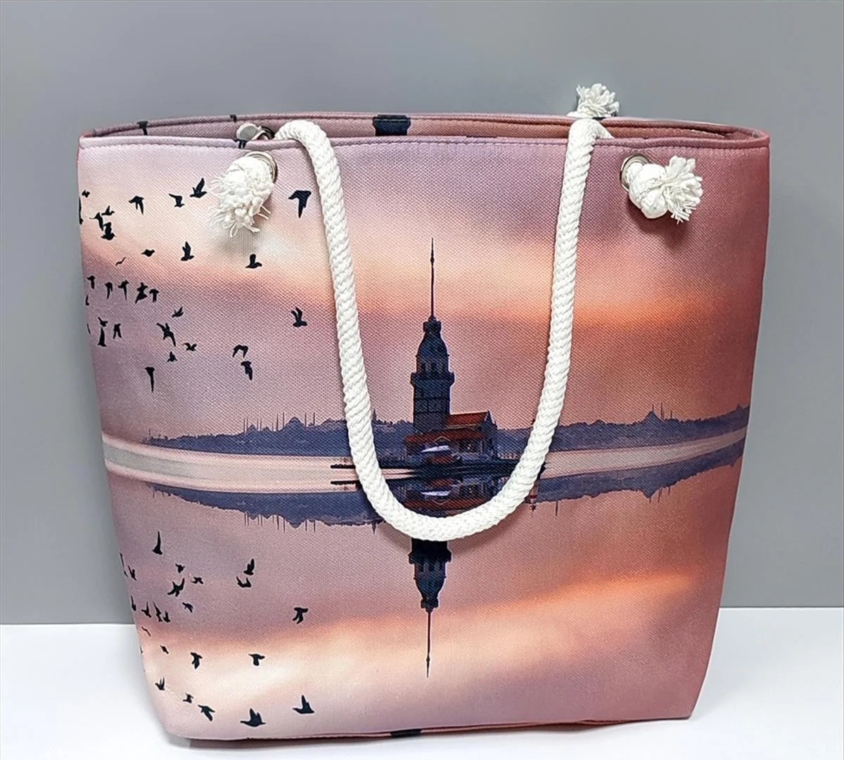 Esranın Dünyası Galata Kulesi Desenli Plaj Çantası görsel 2