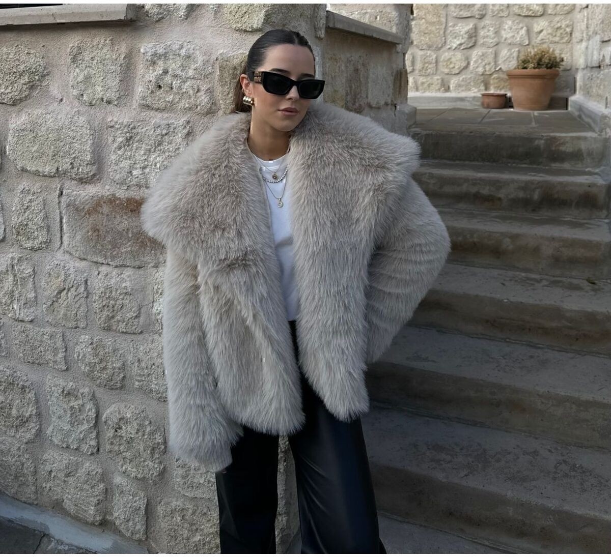 Sinem Kıvanç Co Taş Rengi Kadın Premium Kürk Uzun Kol Fermuarlı Yaka Astarlı Pelüş Günlük Model