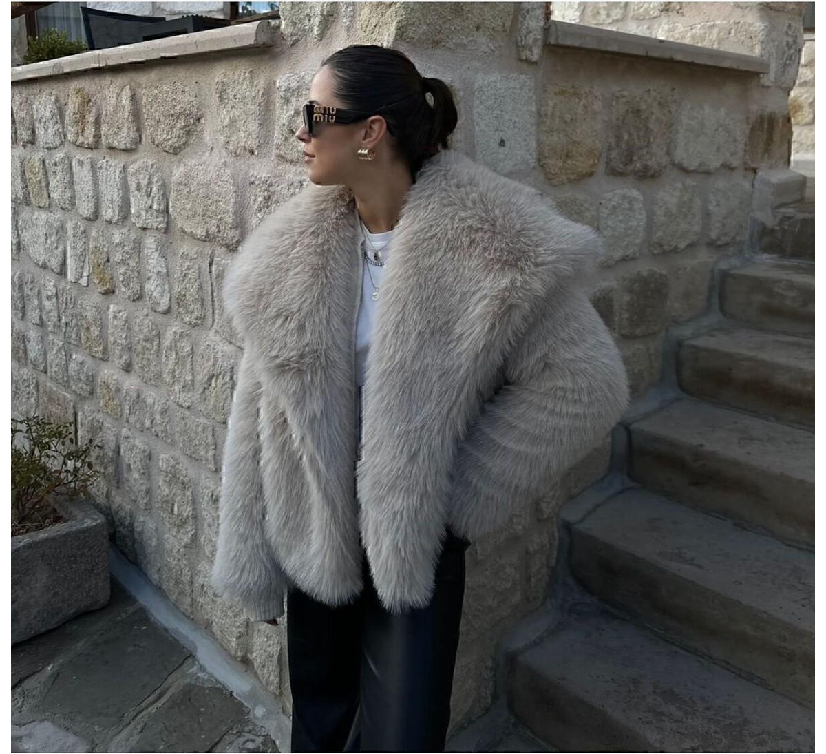 Sinem Kıvanç Co Taş Rengi Kadın Premium Kürk Uzun Kol Fermuarlı Yaka Astarlı Pelüş Günlük Model görsel 2