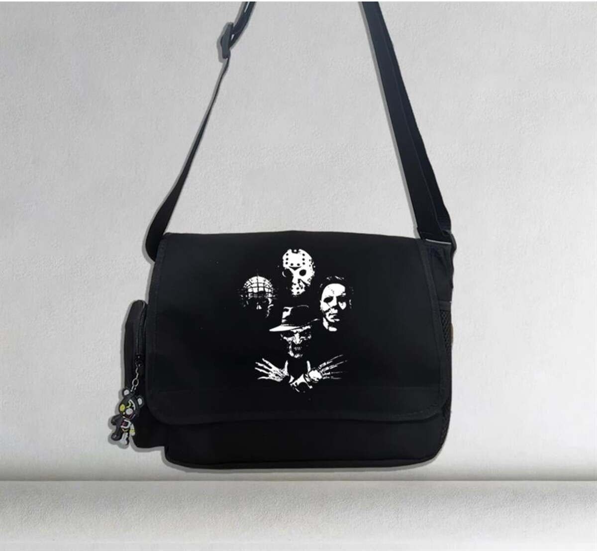 Mediterian Halloween temalı unisex siyah postacı çantası, şık ve kullanışlı tekstil tasarımı