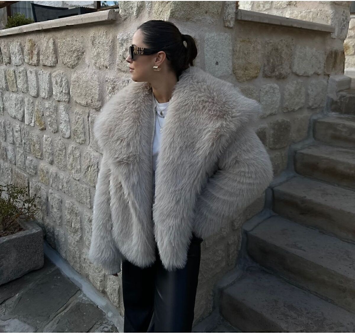 Sinem Kıvanç Co Taş Rengi Kadın Premium Kürk Uzun Kol Fermuarlı Yaka Astarlı Pelüş Günlük Model görsel 8