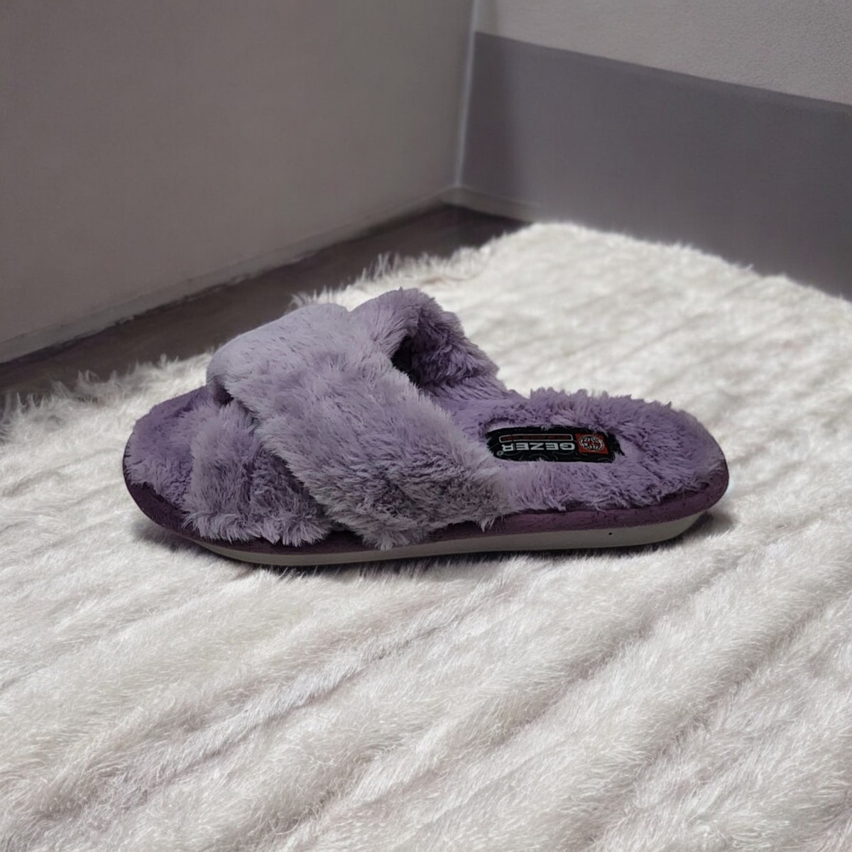 Gezer Sessiz Taban Çapraz Kışlık Peluş Terlik görsel 3