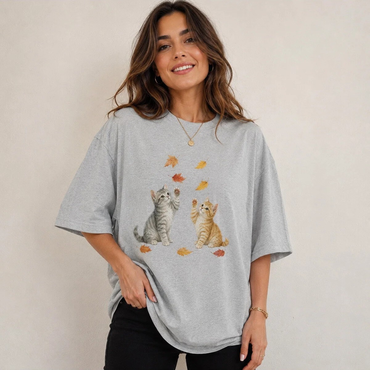 Enb1r Moda Kadın Oversize Kedi Baskılı Tişört, Sevimli Kedi ve Sonbahar Yaprakları Desenli Günlük T-Shirt görsel 2