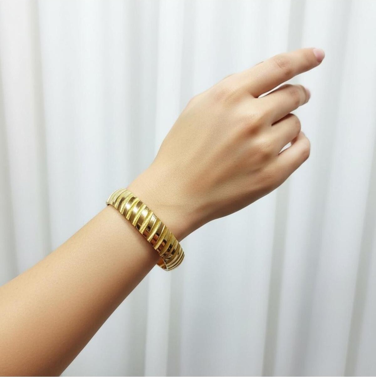 Kuyumcu Nurettin 10 gr (Gram) Parlak Mat Desenli Şarnel Bilezik 22 Ayar Altın Yatırımlık Işçiliksiz