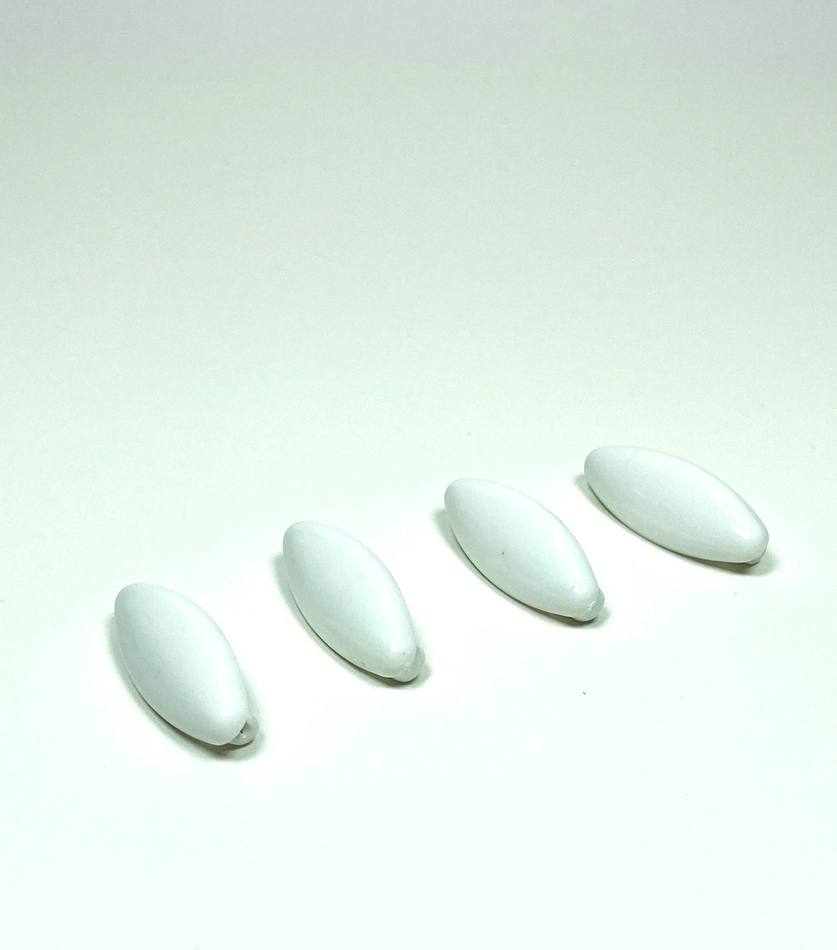 Herşey Trend 4 Adet Plastik Çengelli Eşarp ve Şal Iğnesi Beyaz 4 cm
