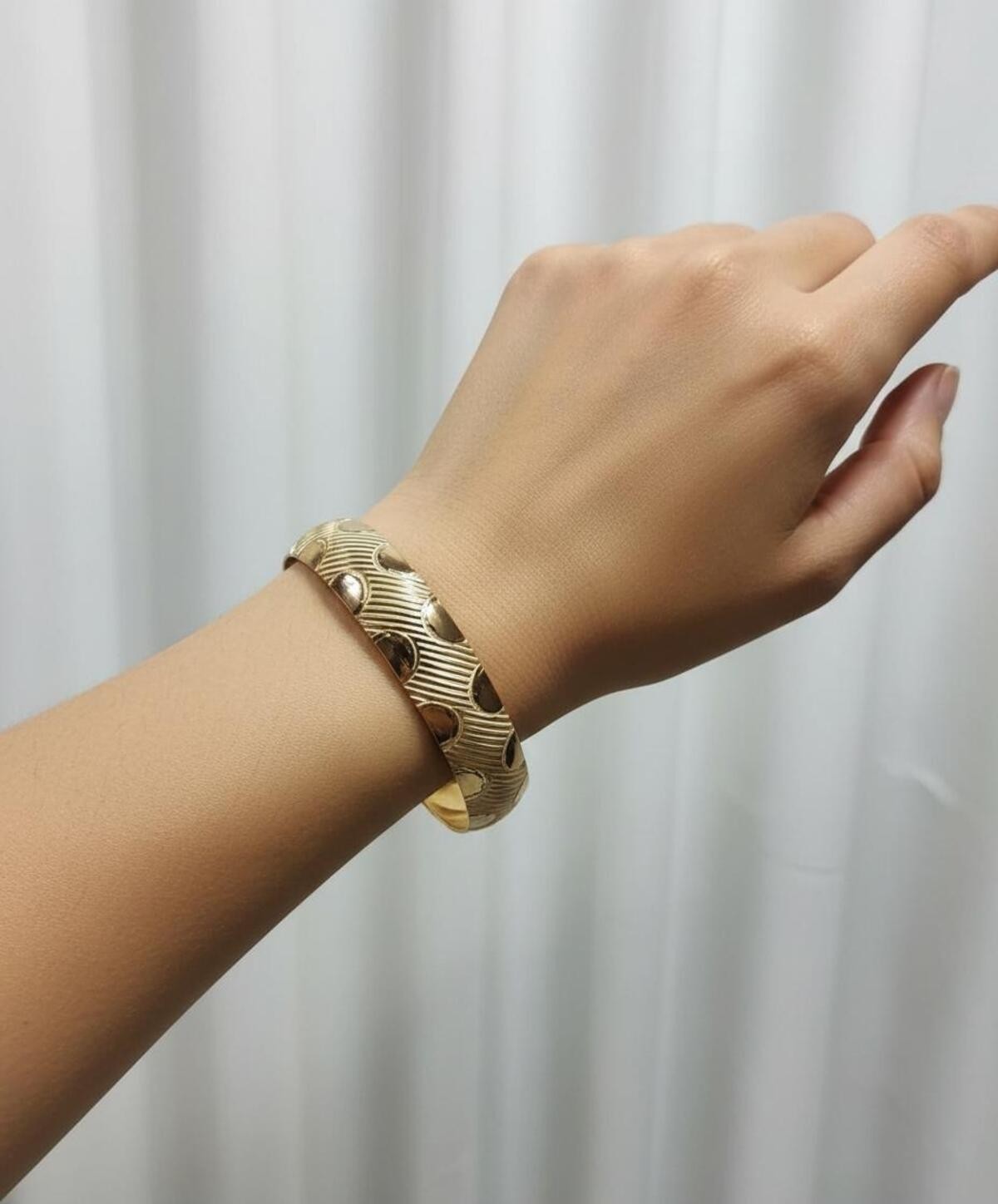 Kuyumcu Nurettin 10 gr (Gram) Yarım Daire Desenli Şarnel Bilezik 22 Ayar Altın Yatırımlık Işçiliksiz