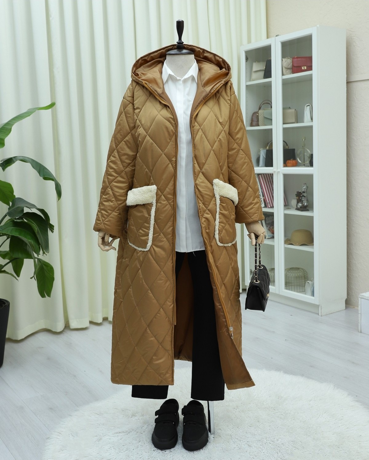 Moda Morfo Cepli Kapşonlu Fermuarlı Astarlı Uzun Kapitone Kaban -Taba görsel 4
